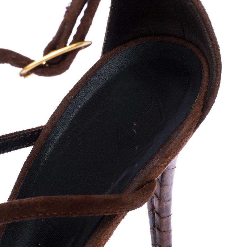 Giuseppe Zanotti Suede Leather Embellished Seashell Strappy Sandals Size 38 In Good Condition In Dubai, Al Qouz 2