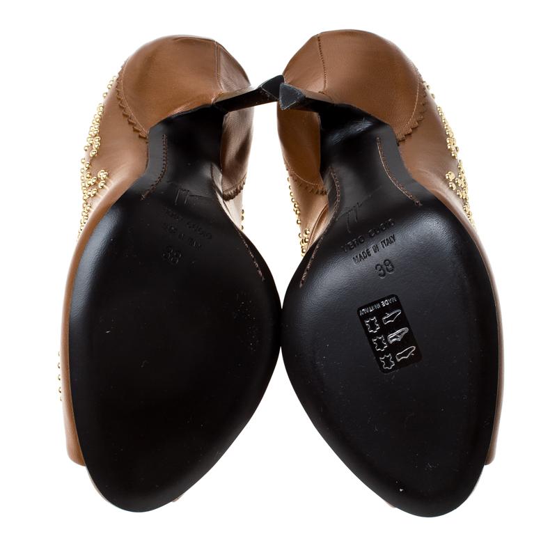 Giuseppe Zanotti Tan Studded Leather Peep Toe Pumps Size 38 In New Condition In Dubai, Al Qouz 2