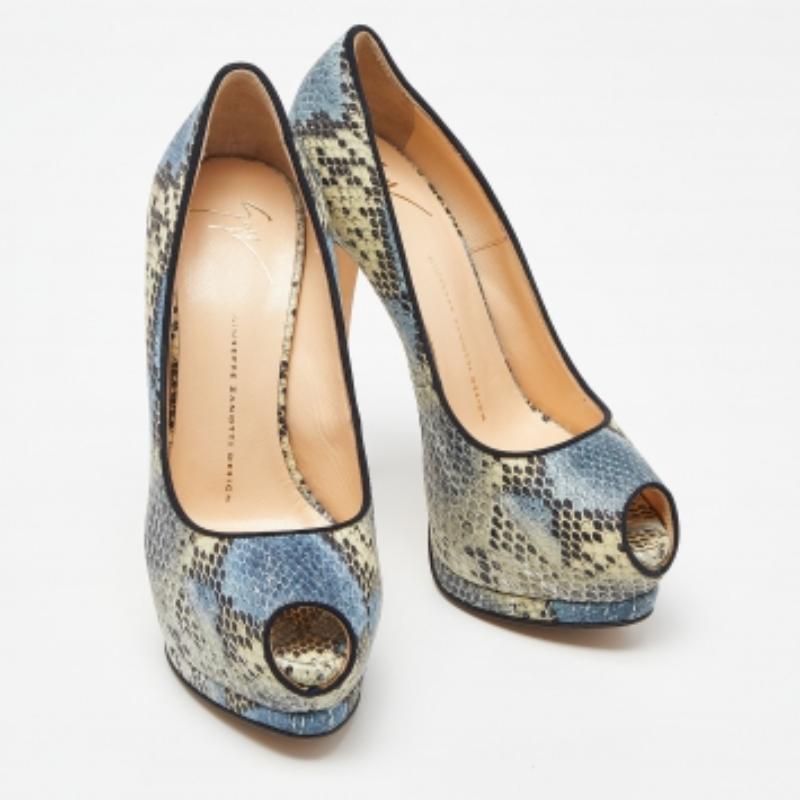 Giuseppe Zanotti Dreifarbig Geprägter Python Sharon Peep Toe Pumps Größe 38 im Zustand „Gut“ im Angebot in Dubai, Al Qouz 2
