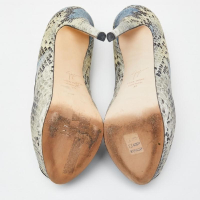 Giuseppe Zanotti Dreifarbig Geprägter Python Sharon Peep Toe Pumps Größe 38 im Angebot 2