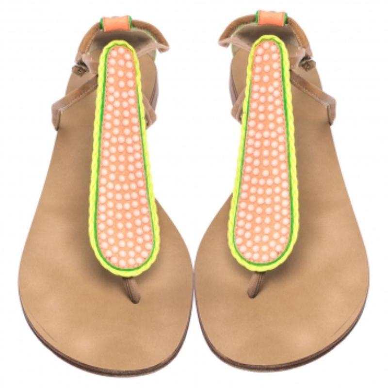 Giuseppe Zanotti Tricolor Leather And Embellished Thong Flat Sandals Size 41 In Good Condition For Sale In Dubai, Al Qouz 2