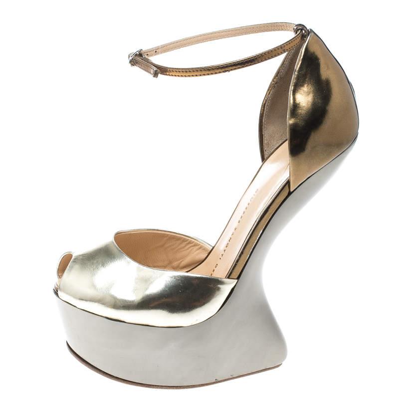Gorgeous and glamorous, these Giuseppe Zanotti pumps are sure to add sparks of luxury to your wardrobe! They are meticulously crafted from two-tone leather and designed with peep toes, buckled ankle straps and comfortable insoles. To top it off, the
