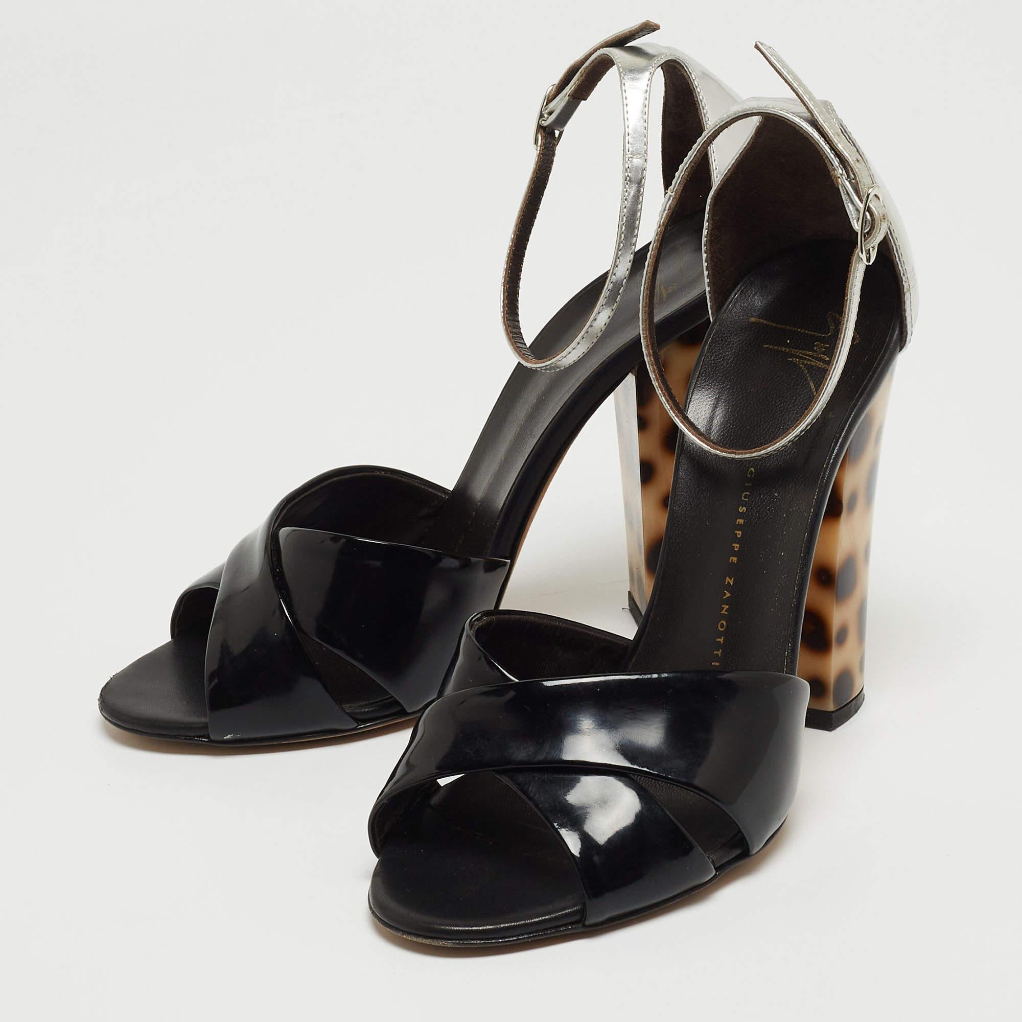 Questi sandali incorniceranno i tuoi piedi in modo elegante. Realizzate con materiali di qualità, sfoggiano un look di classe, solette confortevoli e tacchi resistenti.