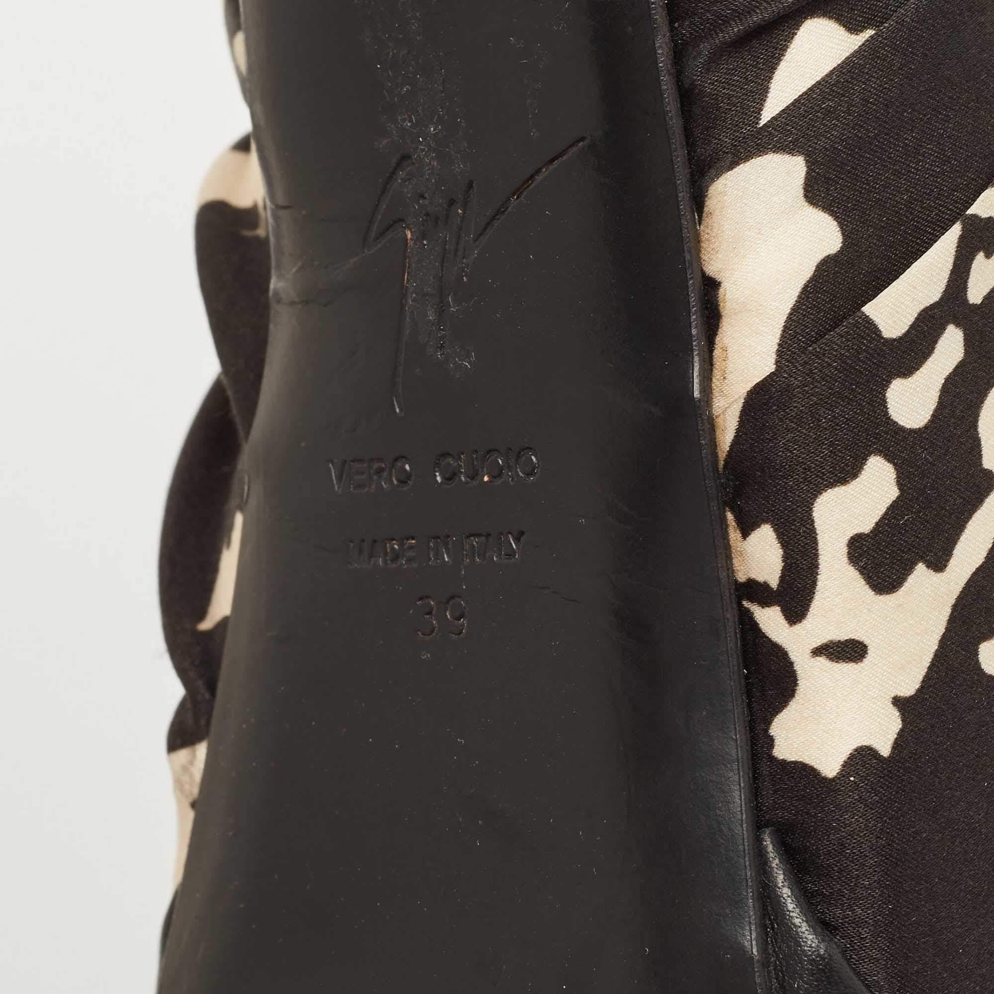 Giuseppe Zanotti escarpins à bout ouvert en satin imprimé deux tons, taille 39 en vente 2