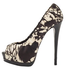 Giuseppe Zanotti Zweifarbige bedruckte Satin Peep Toe Plateau Pumps aus Satin Größe 39