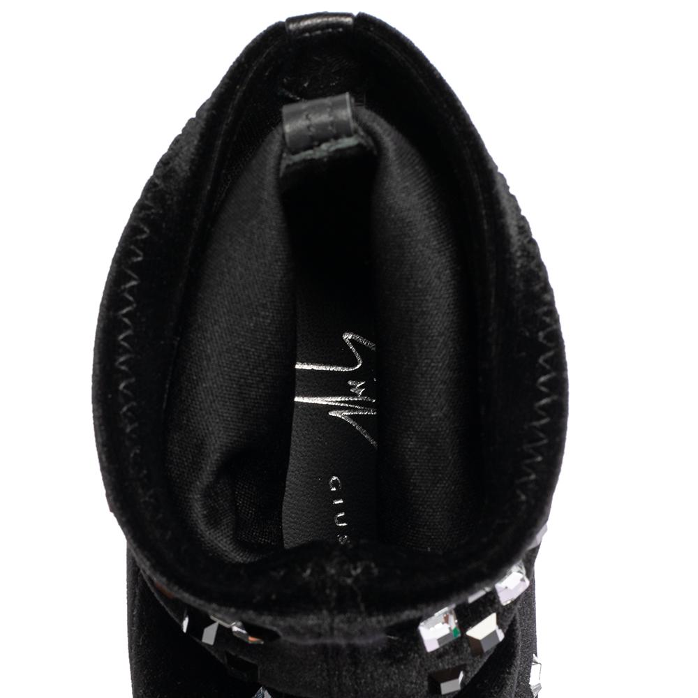 Giuseppe Zanotti Velvet Crystal Embellished Pointed Toe Ankle Boots Size 40 For Sale 1