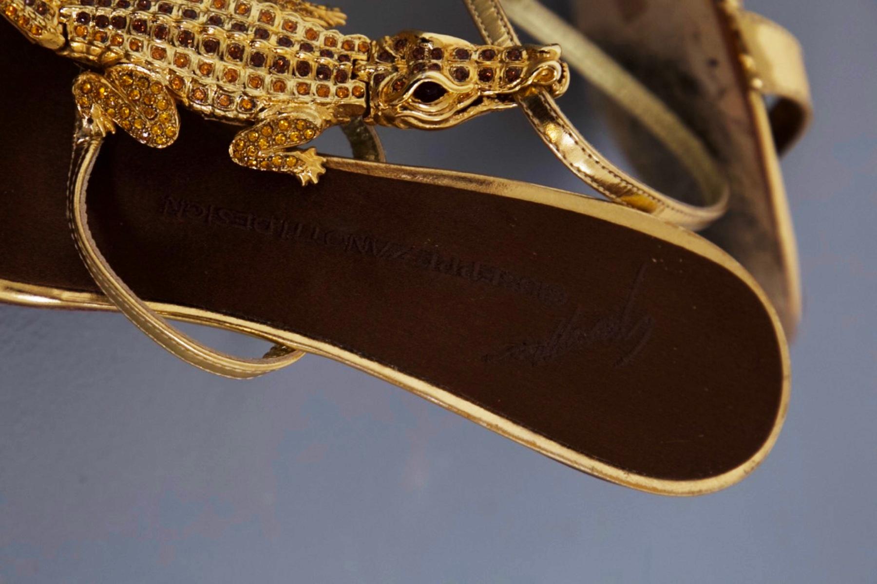 Chaussures vintage Giuseppe Zanotti en crocodile ornées de bijoux 8