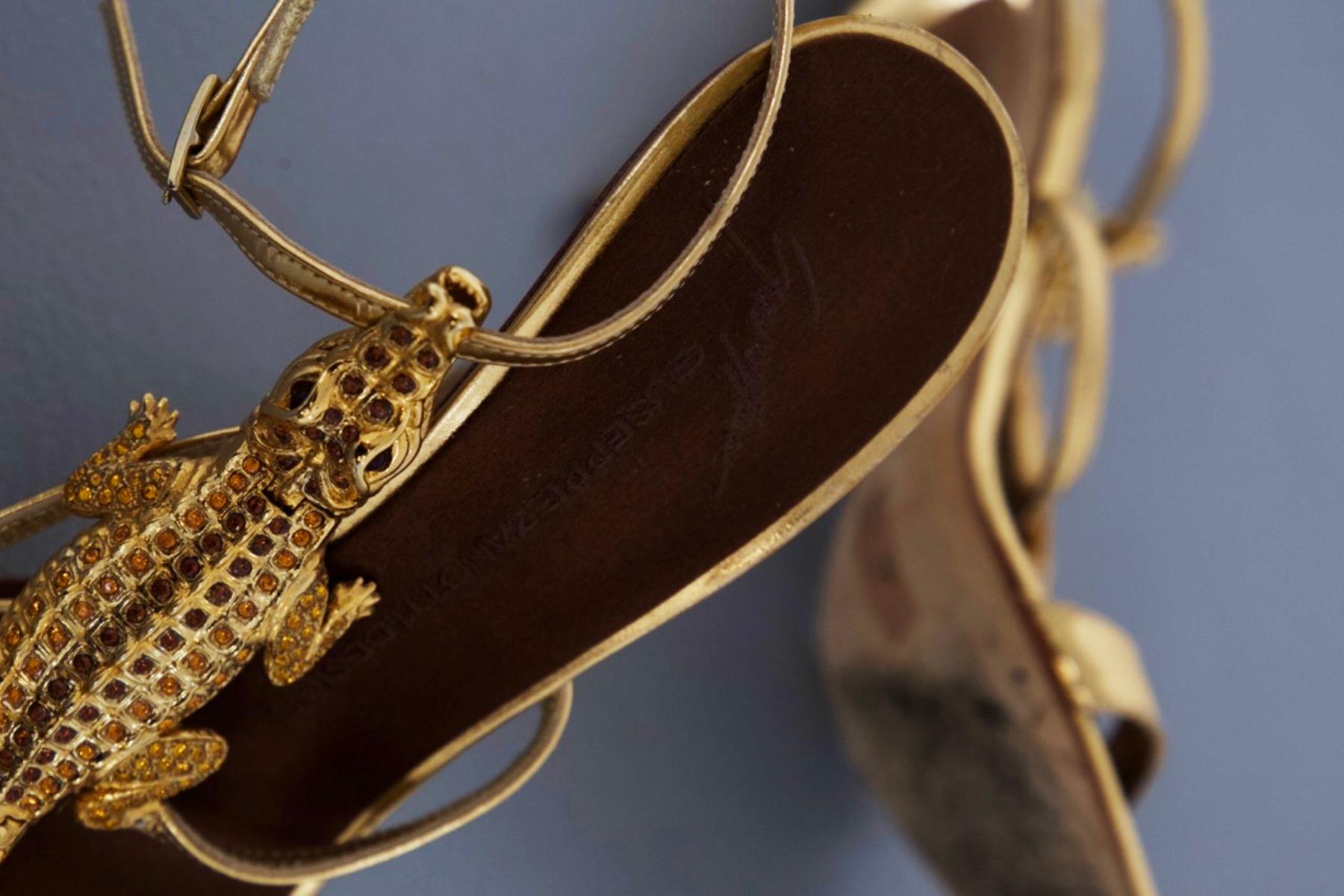 Chaussures vintage Giuseppe Zanotti en crocodile ornées de bijoux 9