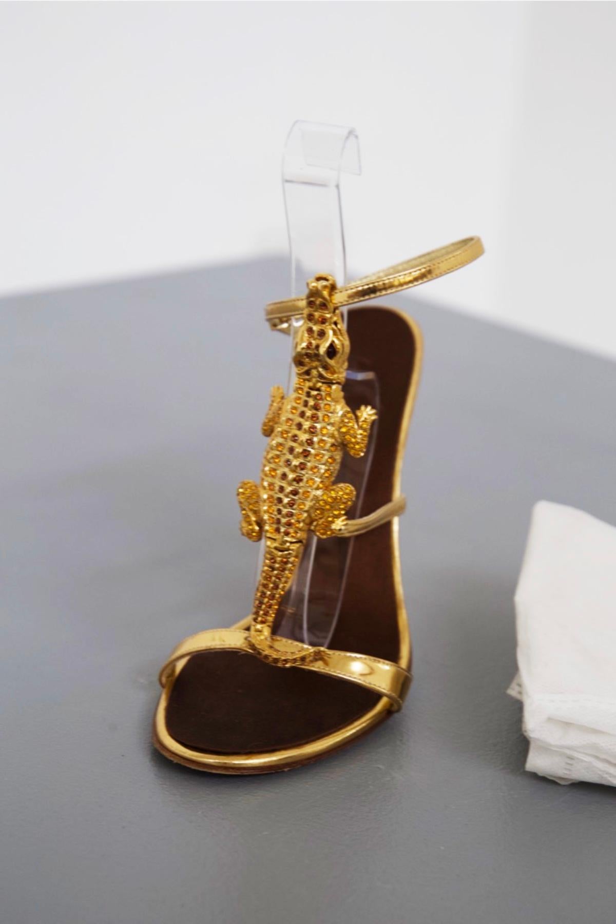 Chaussures vintage Giuseppe Zanotti en crocodile ornées de bijoux 2