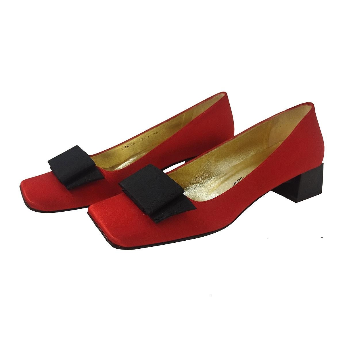 Magnifiques chaussures vintage de Giuseppe Zanotti Design
Vintage
Satin
Couleur rouge
Arc noir
Hauteur du talon cm 3,5 (1,37 inches)
Fabriqué en Italie
Livraison rapide dans le monde entier incluse dans le prix