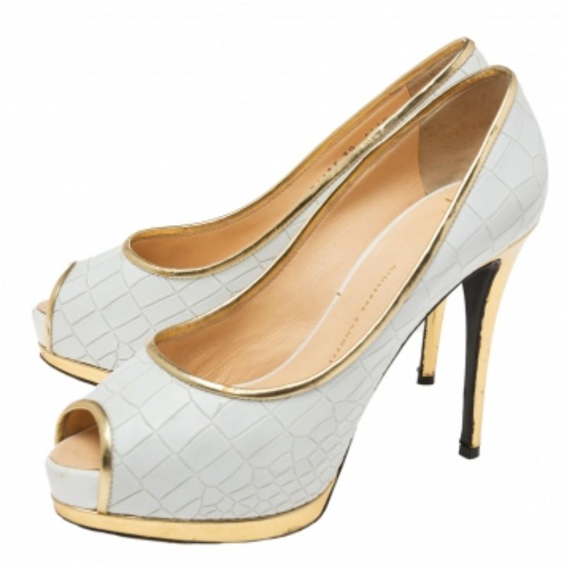 Giuseppe Zanotti White Croc Embossed Leather Peep-Toe Platform Pumps Size 39 (escarpins à plateforme en cuir gaufré) en vente 3