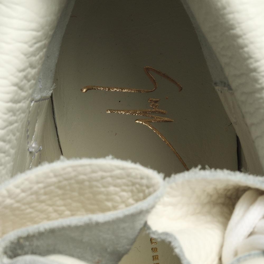 Giuseppe Zanotti White Leather Chain Detail High Top Wedge Sneakers Size 41 In New Condition In Dubai, Al Qouz 2
