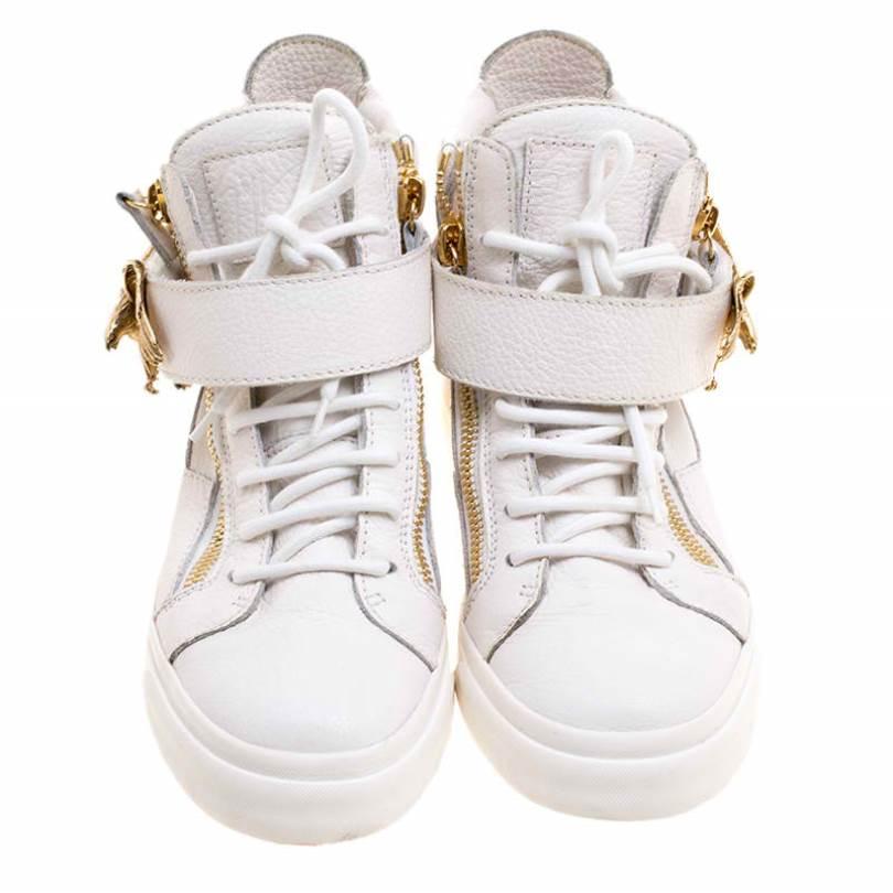 Bring home the luxurious high-fashion touch with these sneakers from Giuseppe Zanotti. Crafted from leather, these sneakers come flaunting suave details like the eagle motifs, the lace-up and the zipper details. You wouldn't want to miss out on such