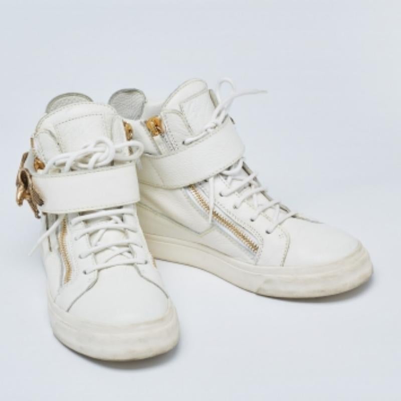 The rubber sole of these Giuseppe Zanotti sneakers will ensure optimal grip while walking. Constructed from leather, the design is made eye-catching with gold-tone embellishments and they feature lace-up vamps. The zipper details on the front and on