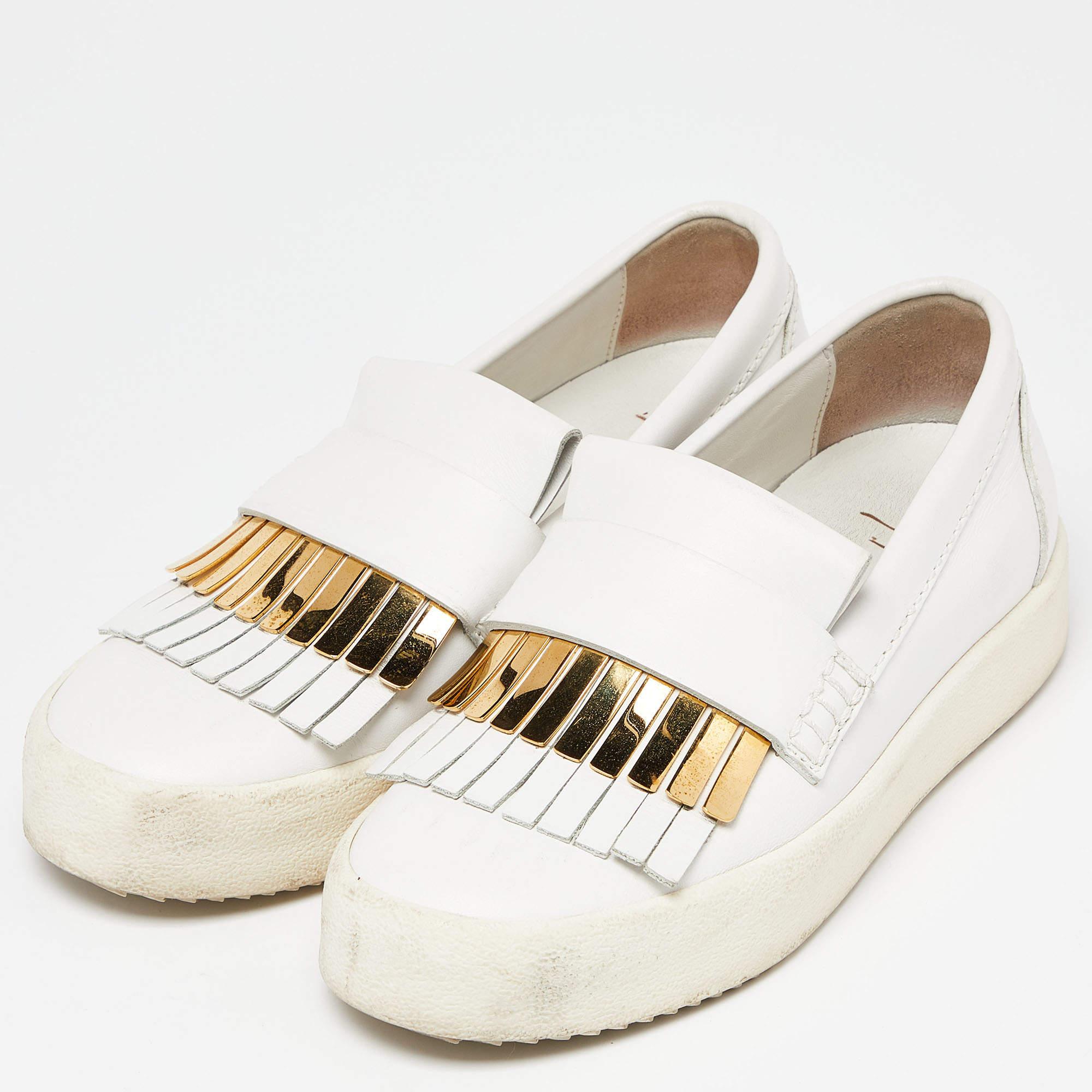 Élevez votre jeu de chaussures avec ces baskets Giuseppe Zanotti. Alliant esthétique haut de gamme et confort inégalé, ces baskets sont un symbole de luxe moderne et de goût impeccable.