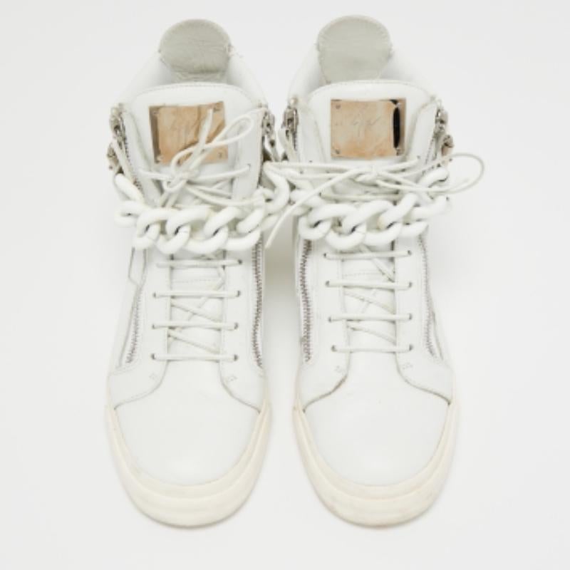 Giuseppe Zanotti Weiß Leder Metall Kette High Top Sneakers Größe 44 (Grau) im Angebot