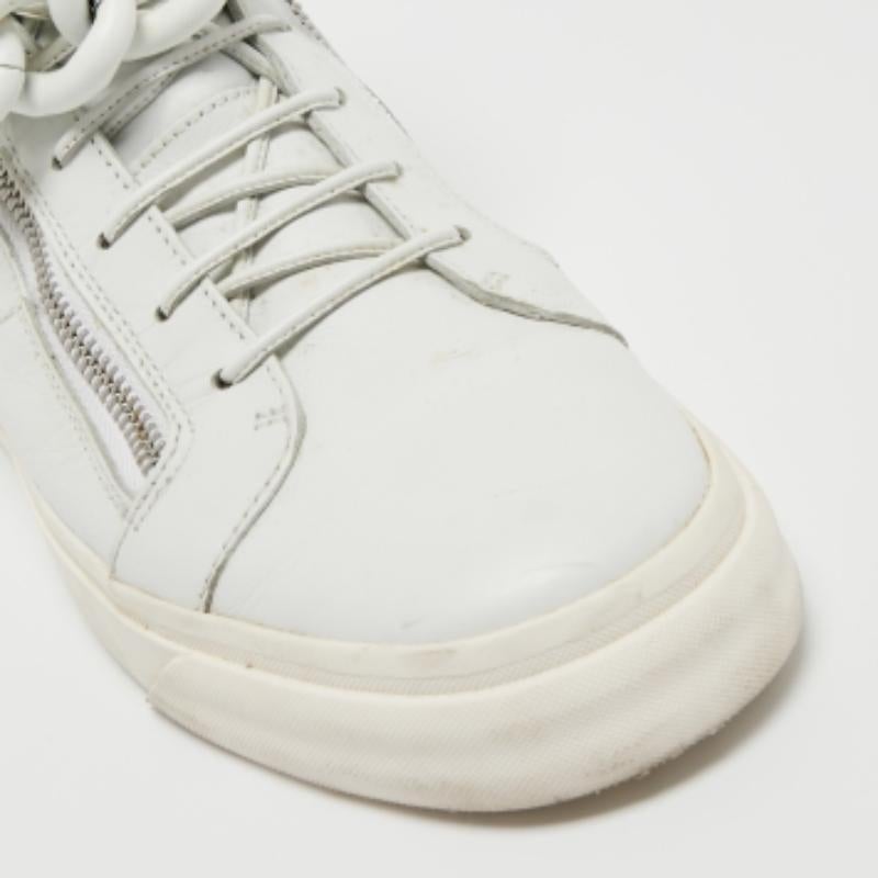 Giuseppe Zanotti Weiß Leder Metall Kette High Top Sneakers Größe 44 Herren im Angebot