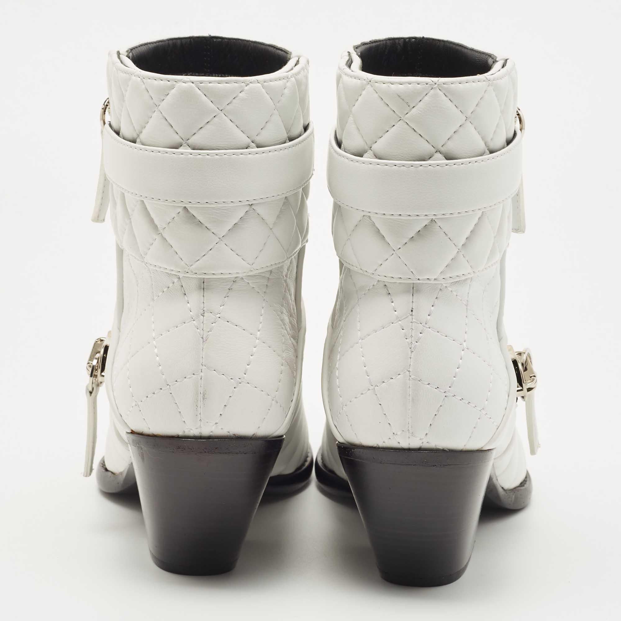 Giuseppe Zanotti White Leather Olinda Ankle Boots In New Condition For Sale In Dubai, Al Qouz 2