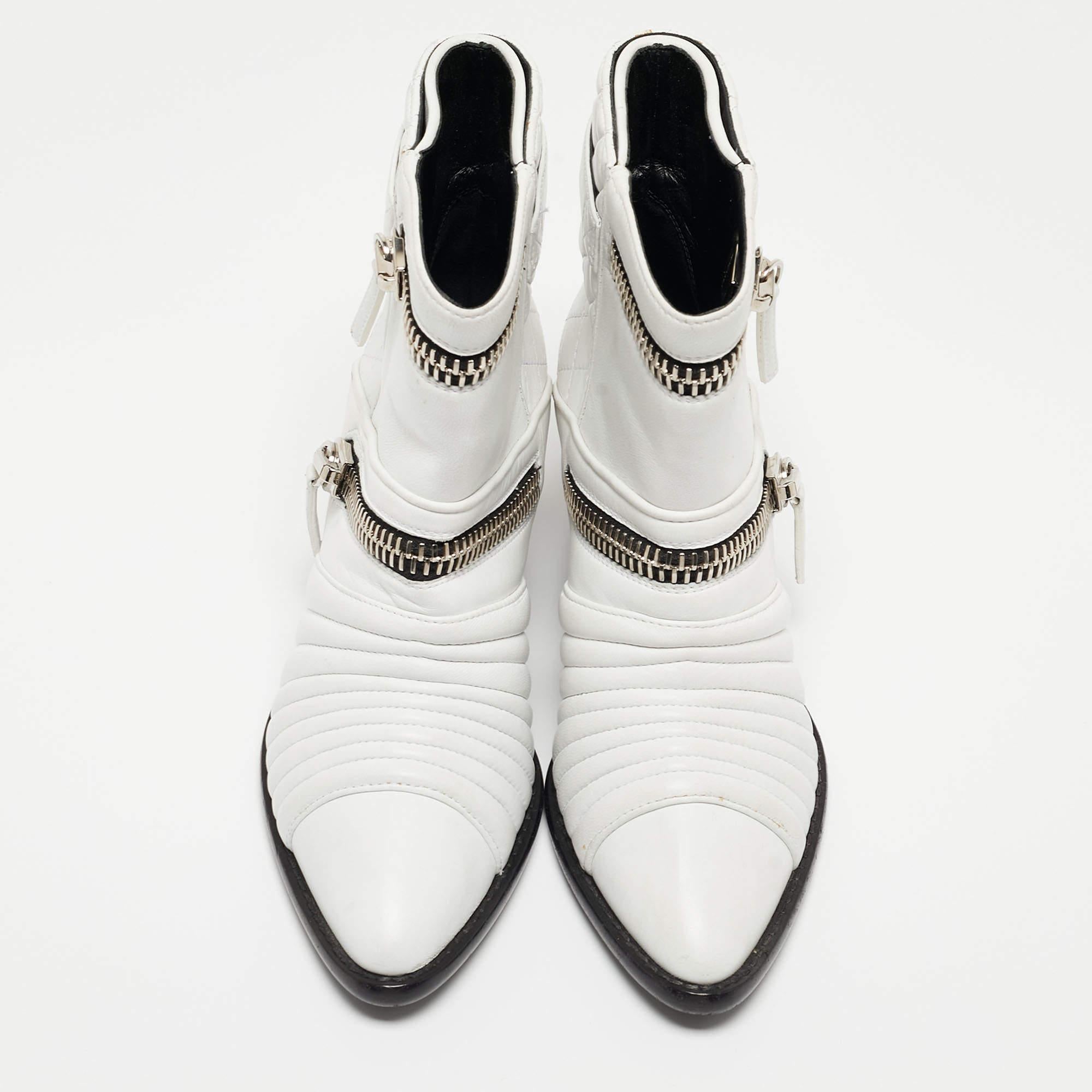 Giuseppe Zanotti White Leather Olinda Ankle Boots Size 38 In Excellent Condition For Sale In Dubai, Al Qouz 2
