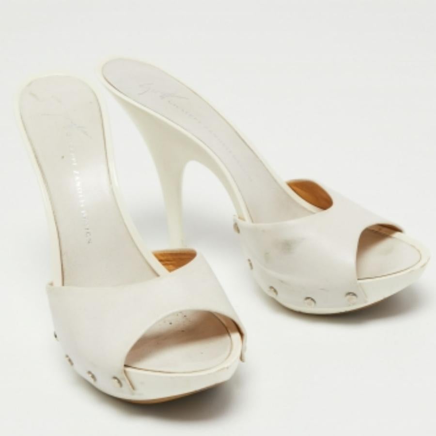 Giuseppe Zanotti Weißes Leder Offene Zehe Slide Sandalen Größe 36 im Angebot 2