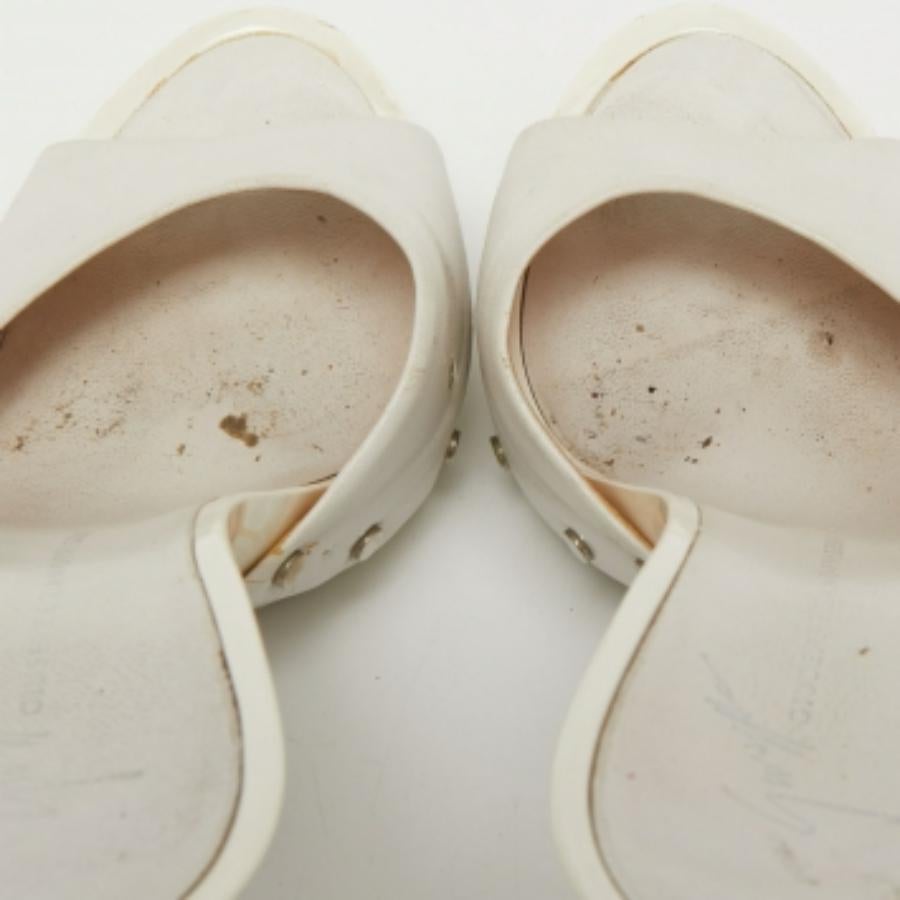 Giuseppe Zanotti Weißes Leder Offene Zehe Slide Sandalen Größe 36 im Angebot 4