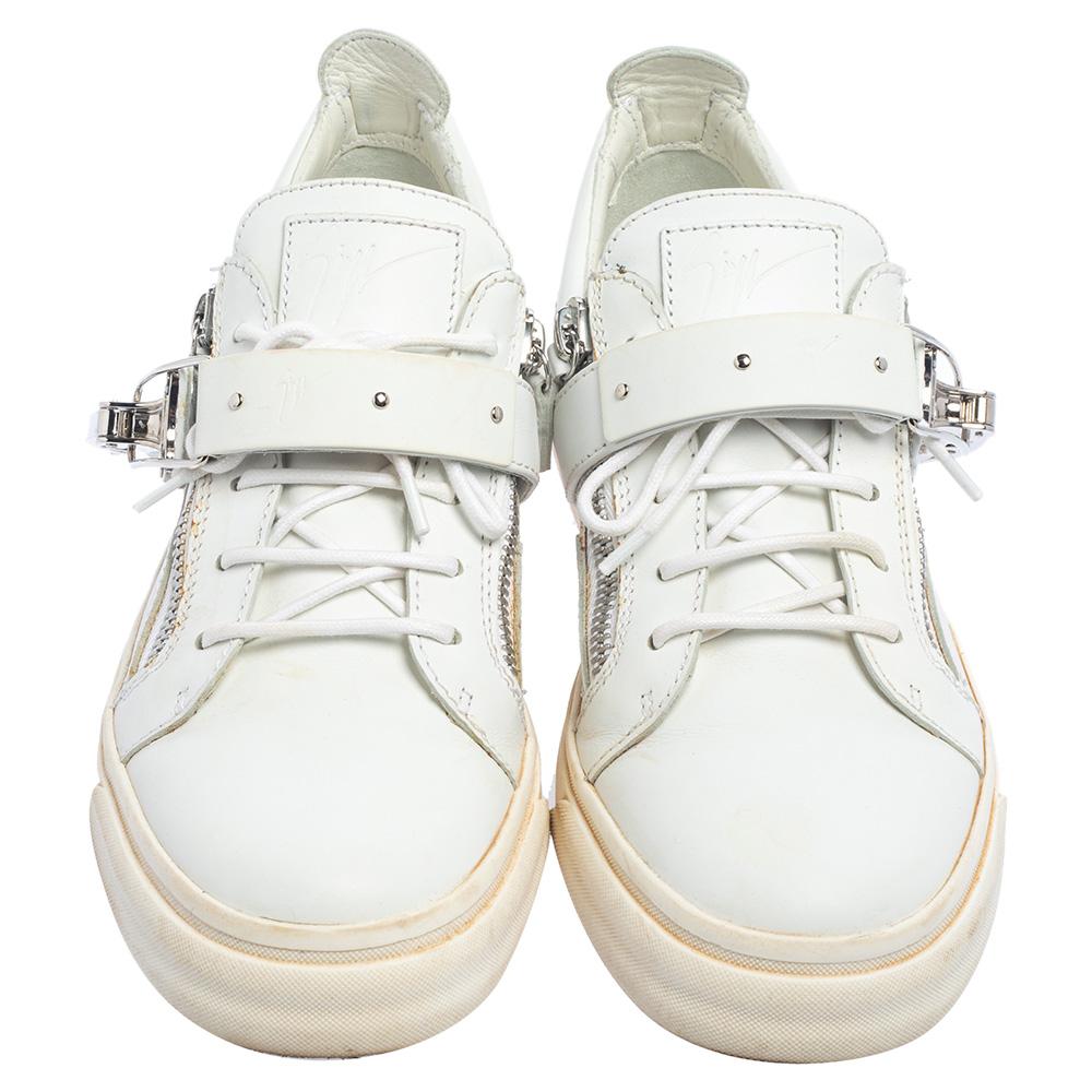 A pair of leather sneakers to lend one all the comfort that good footwear can offer. These designer men's sneakers will give you ease in every step. Designed by Giuseppe Zanotti, they come in white with lace-ups, velcro, and metal accents on the