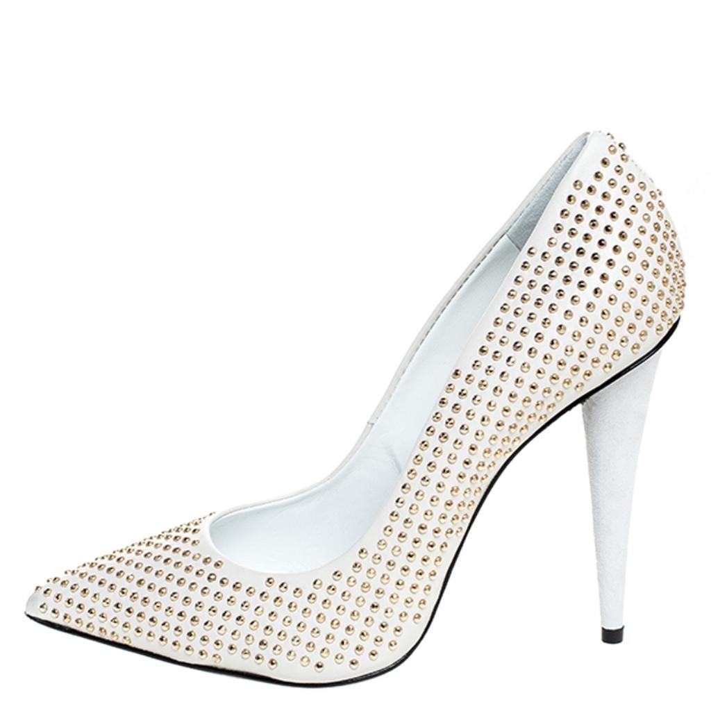 Revamp your footwear collection by adding this pair of shimmering Giuseppe Zanotti pumps to your wardrobe. The white pumps are crafted from leather and feature exquisite stud embellishments on the exterior. Pointed toes, comfortable leather-lined