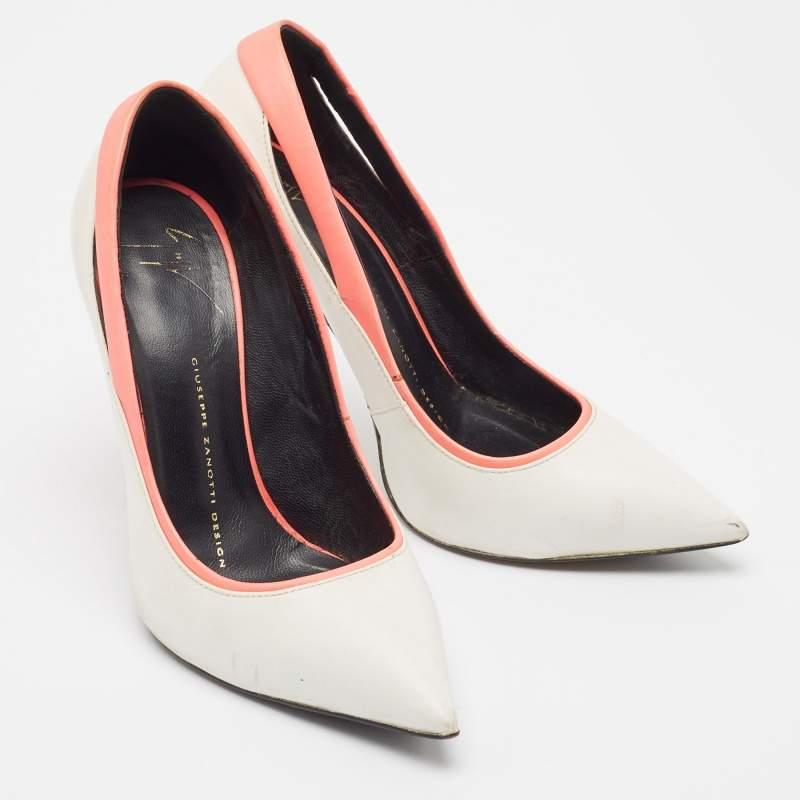 Giuseppe Zanotti escarpins à bout pointu en cuir blanc/rose taille 37 État moyen - En vente à Dubai, Al Qouz 2