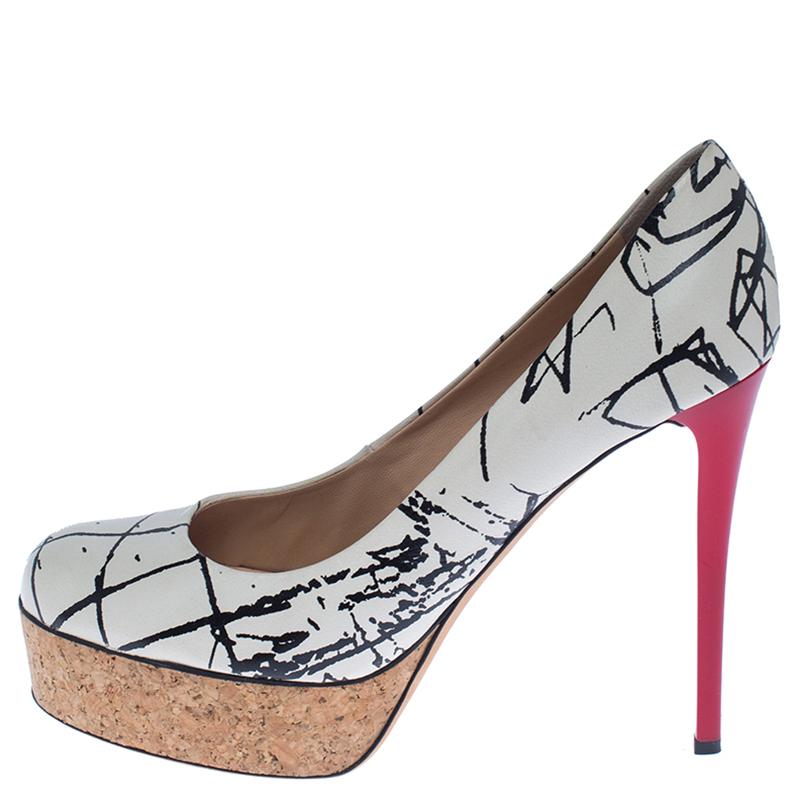 This Giuseppe Zanotti pair is an impeccable mix of comfort and style. The pumps are made in white leather featuring an abstract print all over. They have round toes and leather-lined insoles carrying the brand labels. Complete with cork platforms