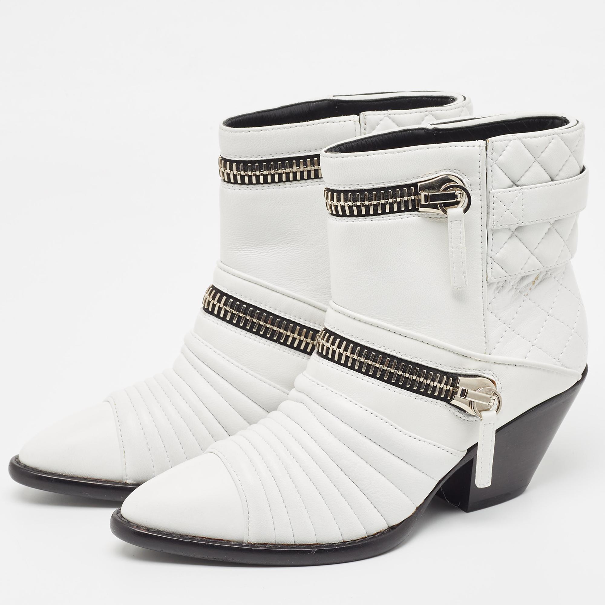 Perfectly sewn and finished to ensure an elegant look and fit, these white ankle boots are a purchase you'll love flaunting. They look great on the feet.

Includes: Original Box