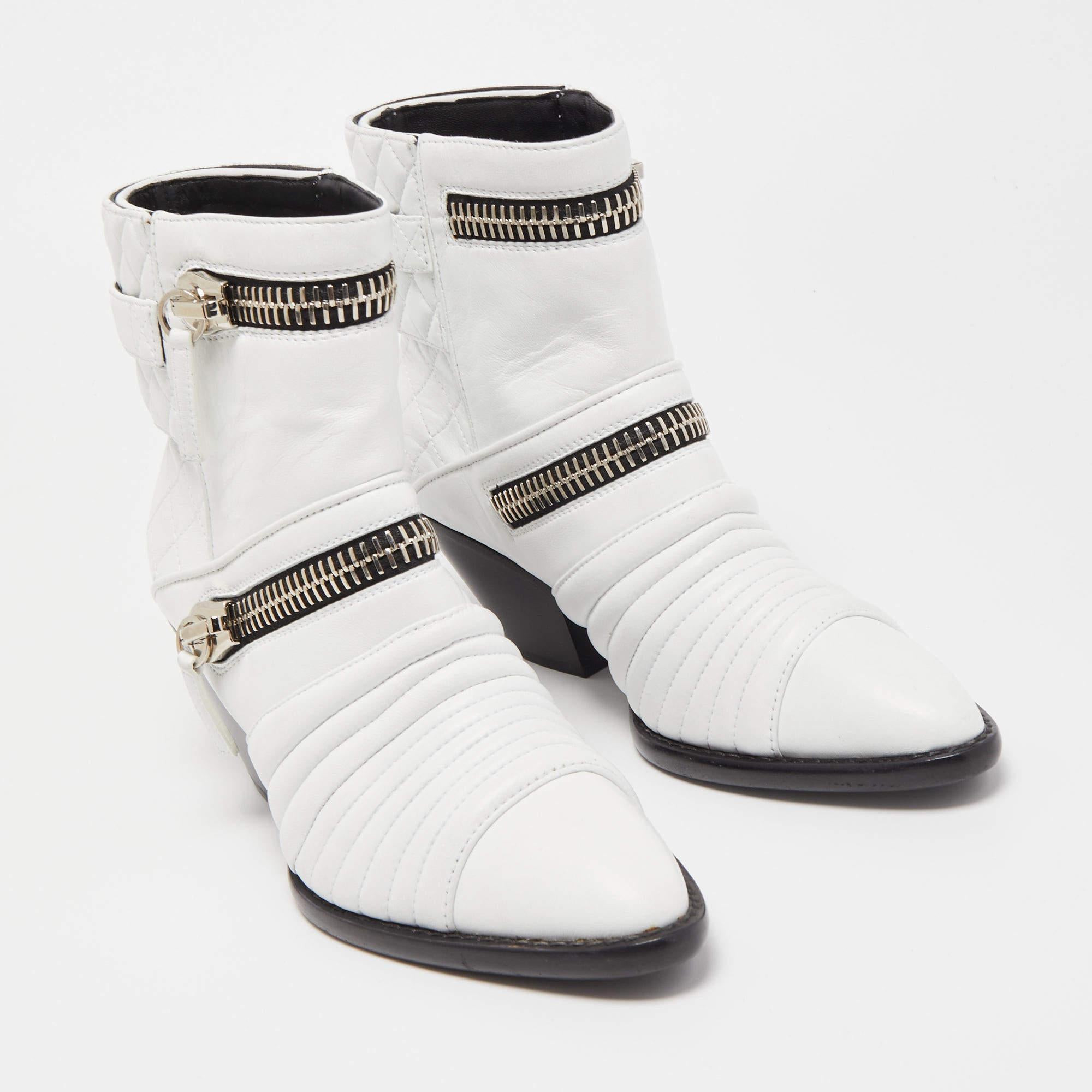 Gray Giuseppe Zanotti White Quilted Leather Ankle Boots Size 38 For Sale