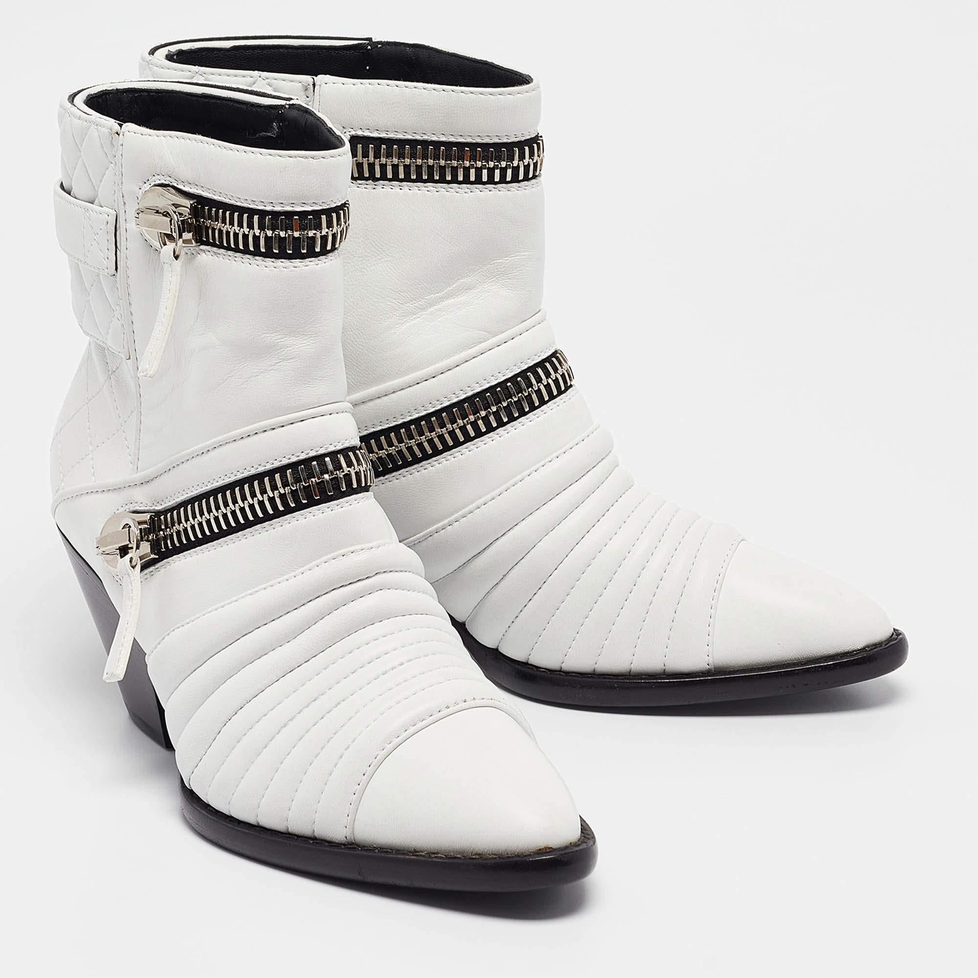 Giuseppe Zanotti White Quilted Leather Ankle Boots Size 38 In New Condition For Sale In Dubai, Al Qouz 2