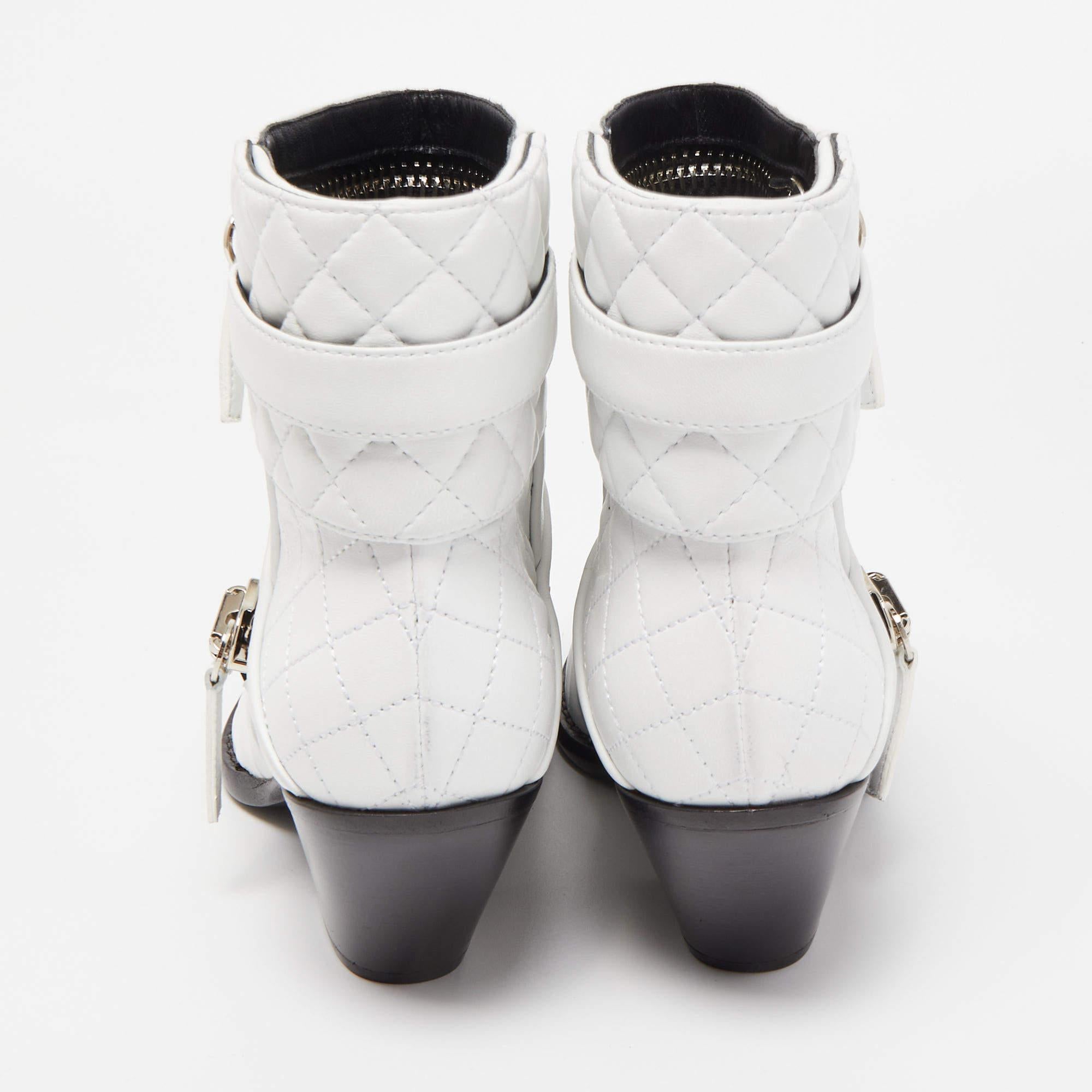 Women's Giuseppe Zanotti White Quilted Leather Ankle Boots Size 38 For Sale