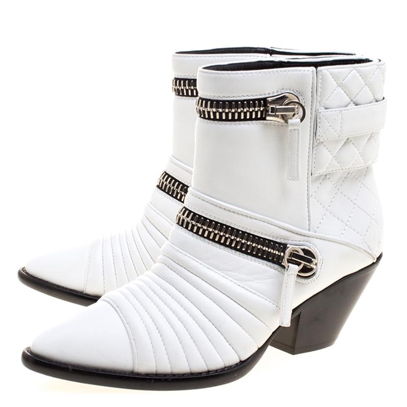Giuseppe Zanotti White Quilted Leather Ankle Boots Size 38 In New Condition In Dubai, Al Qouz 2