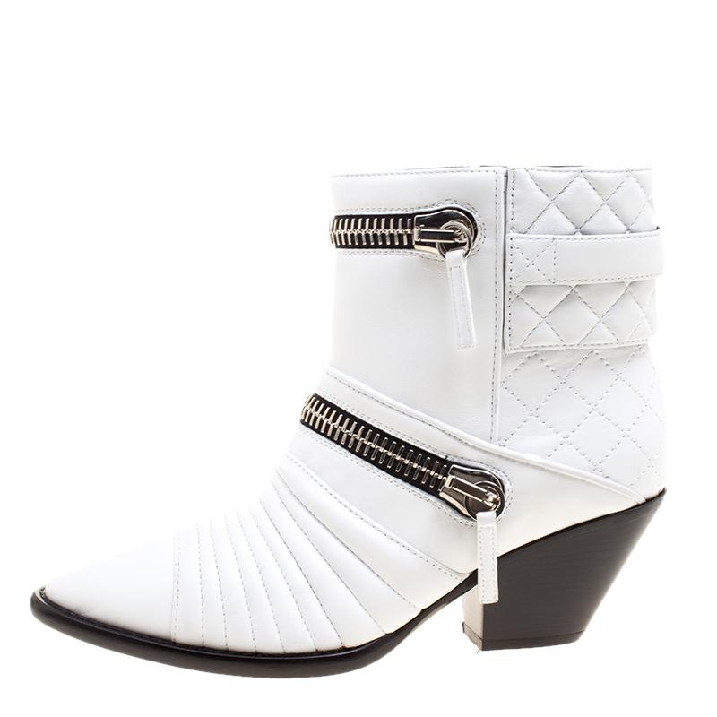 Creating a stunning statement with your winter looks wearing these Giuseppe Zanotti ankle boots. Designed in the most eye catching and pristine white leather, these boots feature quilting design along the tops of the vamps and at the back of the