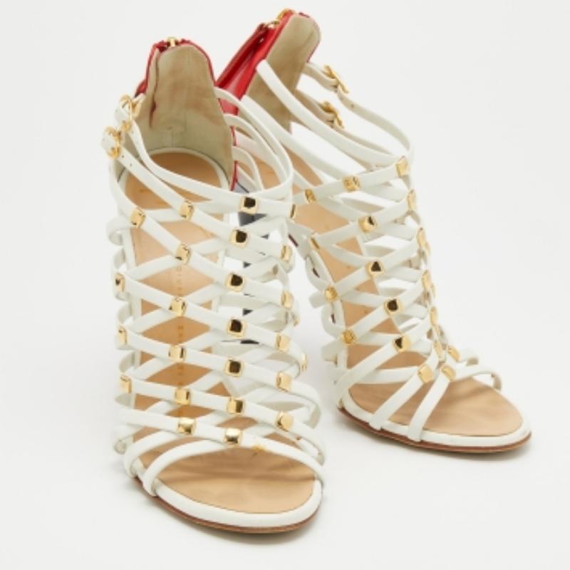 Giuseppe Zanotti Sandali Strappy impreziositi in pelle bianca/rossa Taglia 36 In condizioni buone in vendita a Dubai, Al Qouz 2