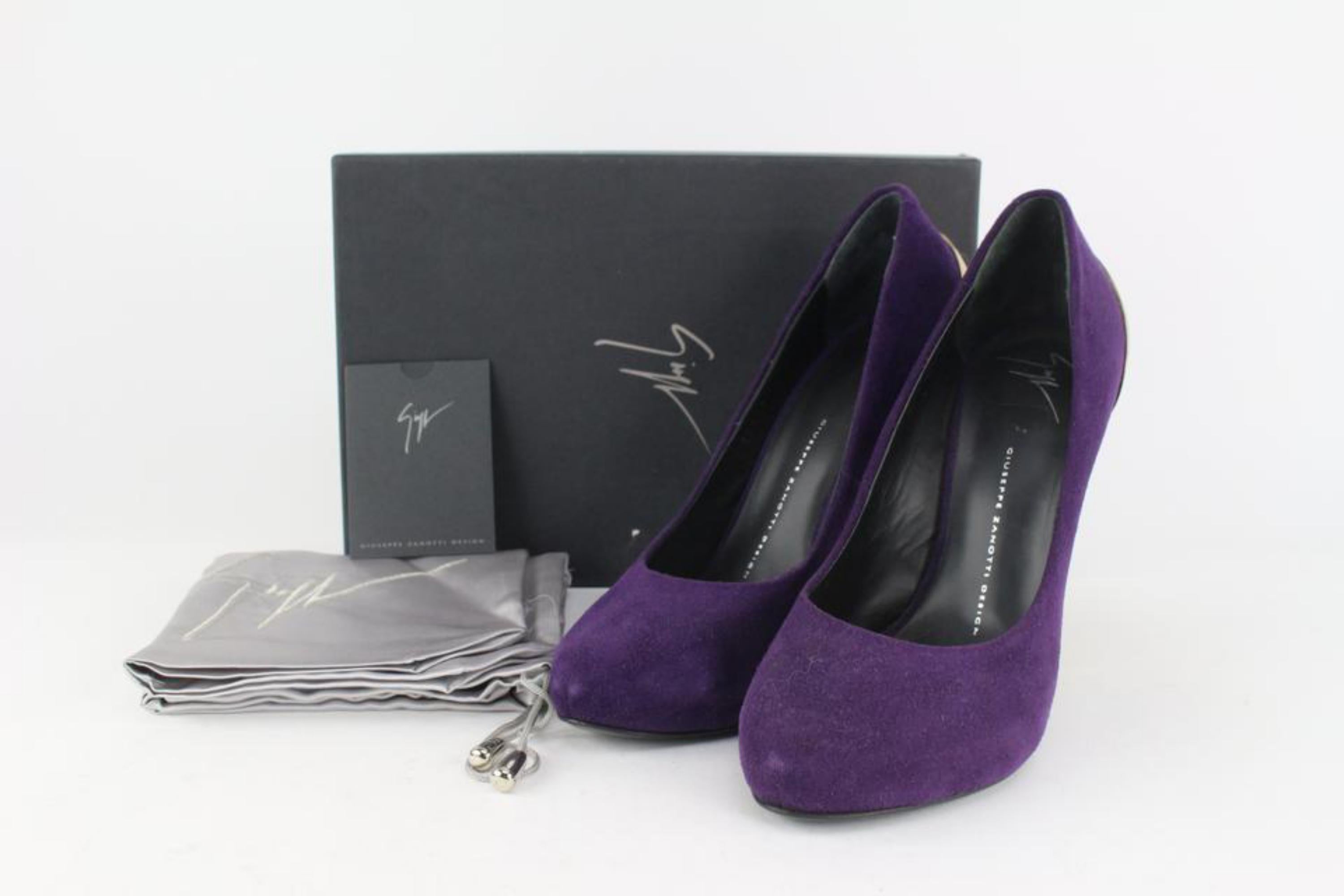 Giuseppe Zanotti Women's 39.5 Purple Suede x Gold Nana Heels 1116gz45
Made In: Italy
Measurements: Length:  10