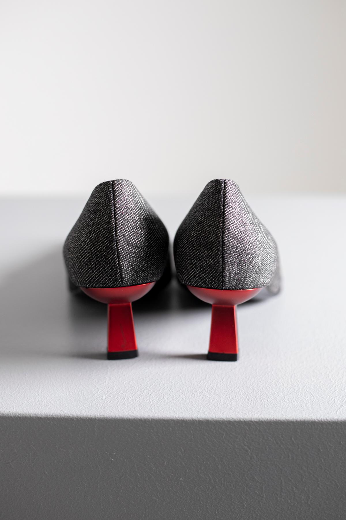 Giuseppe Zanotti - Chaussures pour femme avec fleur brodée en vente 1