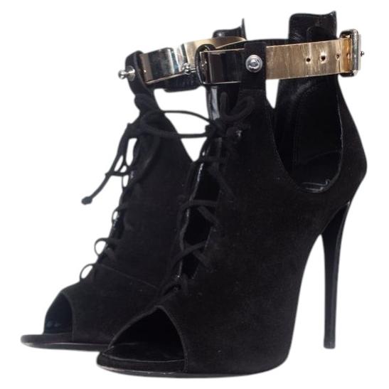 Giuseppe Zanotti x Anja Rubik, sandale gladiateur en daim noir