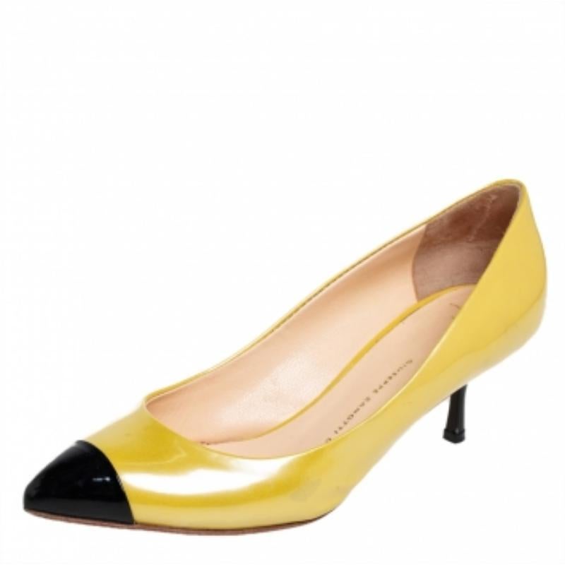 The perfect blend of luxury and elegance, these pumps from Giuseppe Zanotti come crafted from yellow patent leather. Designed with black cap toes and endowed with comfortable insoles, their 6.5 cm heels add the perfect finishing touch to their