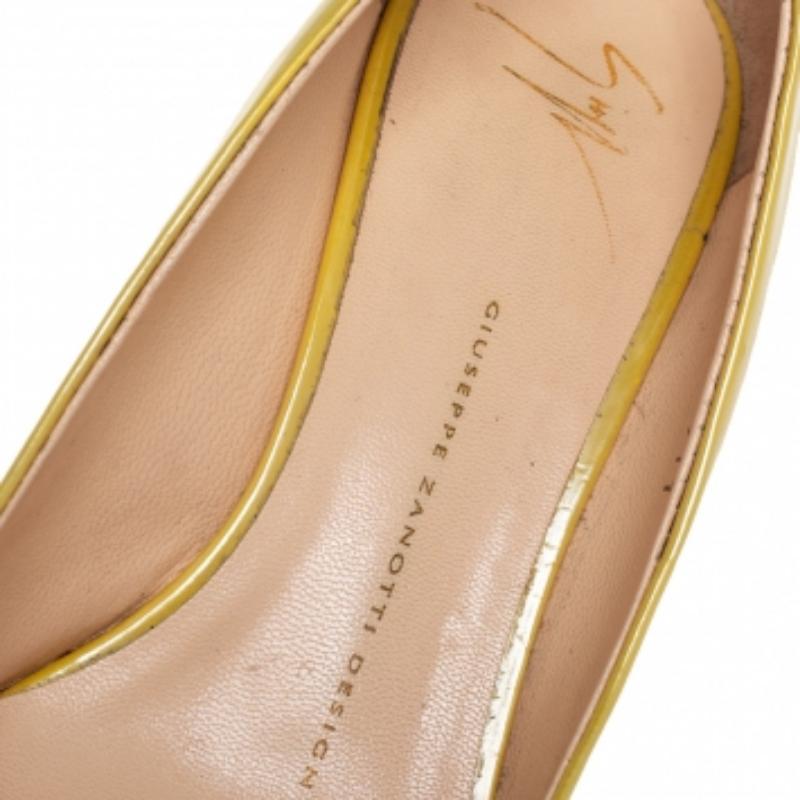 Giuseppe Zanotti Yellow/Black Patent Leather Cap Toe Pumps Size 38 In Good Condition For Sale In Dubai, Al Qouz 2