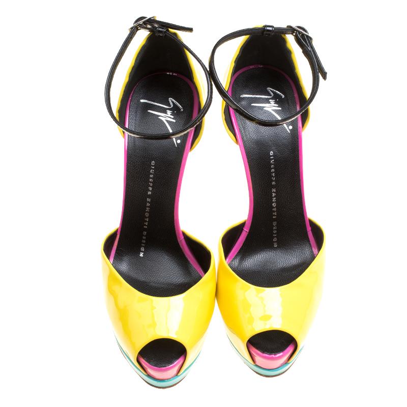 Giuseppe Zanotti Yellow/Black Patent Leather Peep Toe Platform Sandals Size 37 In Good Condition In Dubai, Al Qouz 2