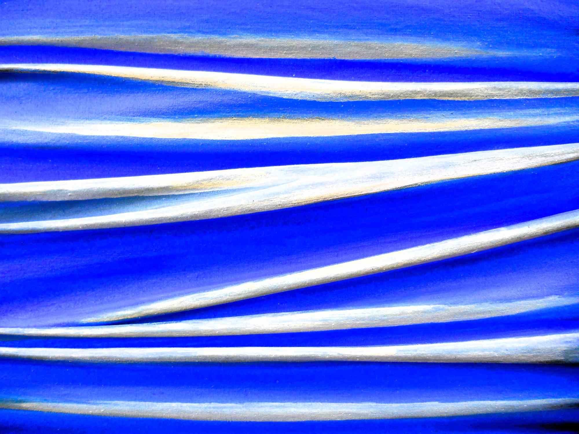 Canvas folded horizontally. The folds of the canvas create signs that go into the real depth of space and create the third dimension.

I love blue, it is the color of calm, of the depth of the sea and the universe. It is the color of silence, peace,