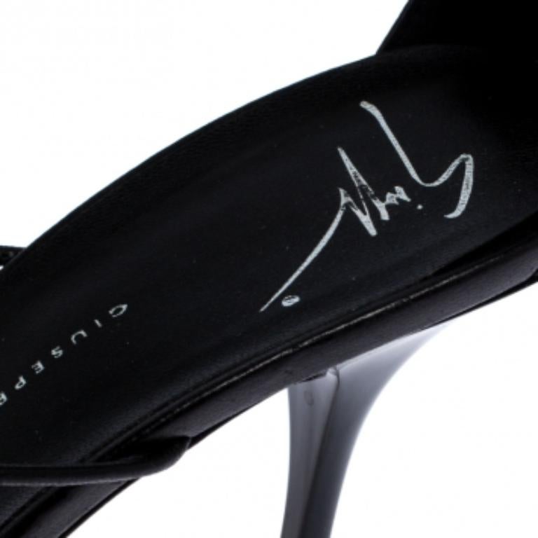 Giussepe Zanotti Black Leather Floral Detail Strappy Sandals Size 39.5 in vendita 2