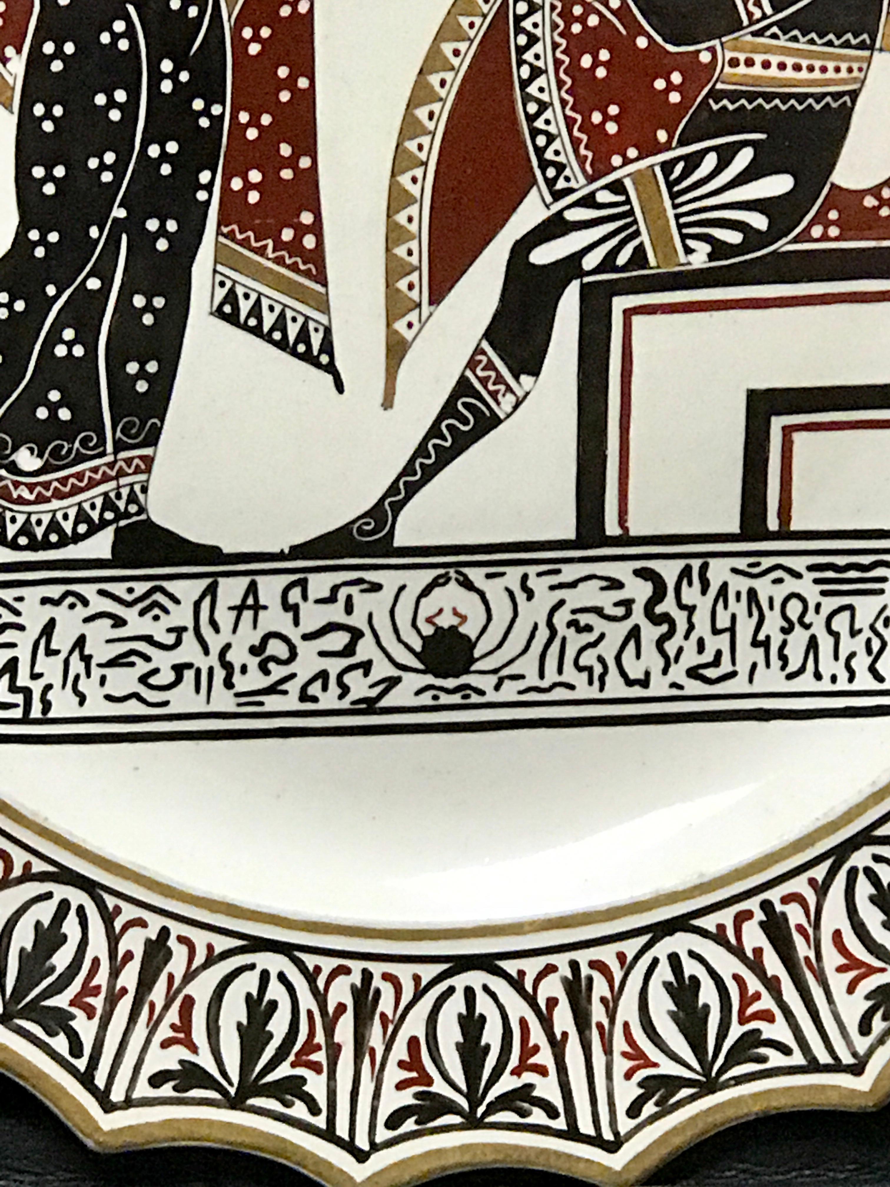 Assiette en poterie Giustiniani Egyptomania avec Anubis Bon état - En vente à West Palm Beach, FL