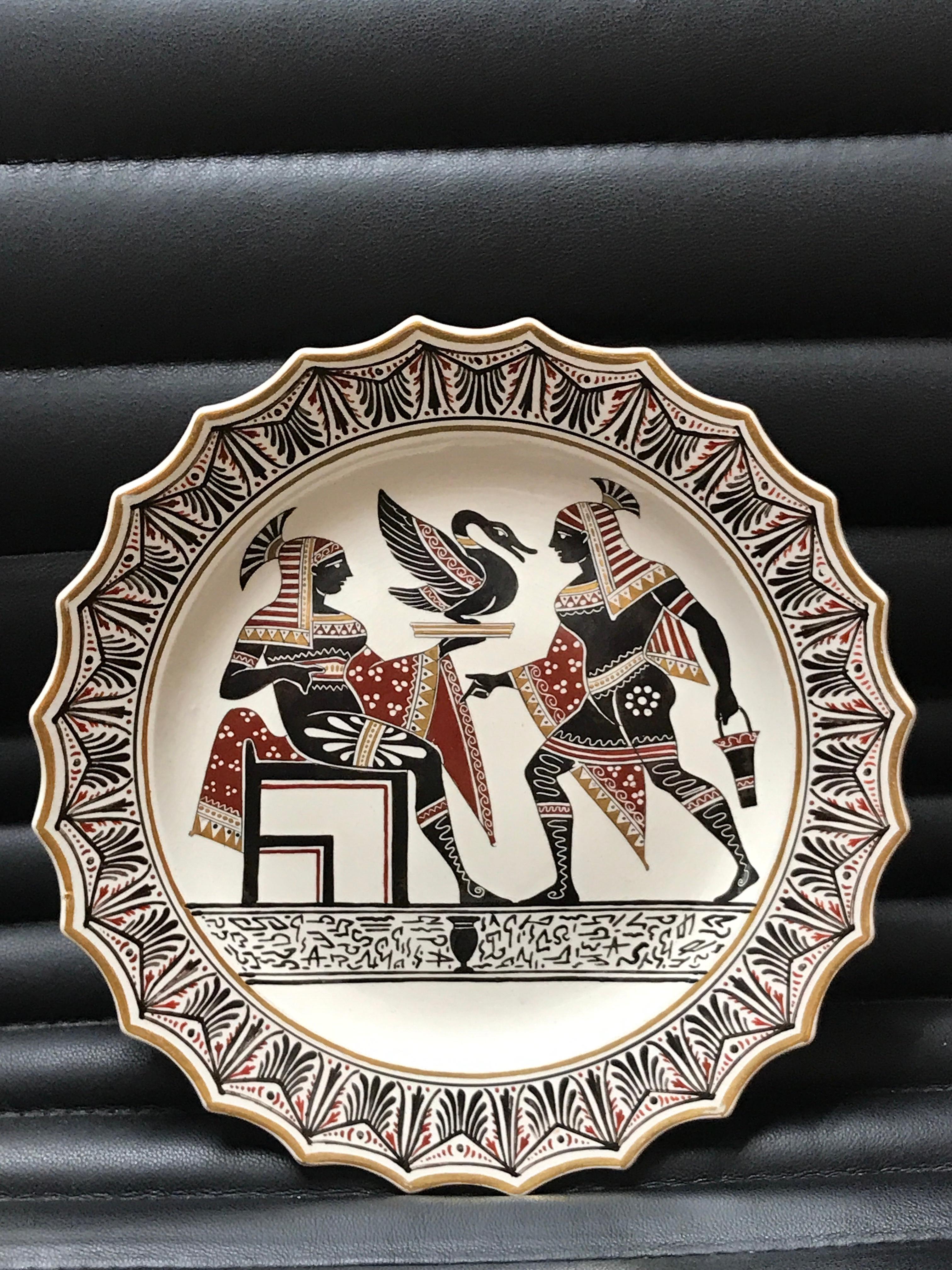 Giustiniani Egyptomania-Keramikteller mit vergoldeten Akzenten, Urne (Grand Tour) im Angebot