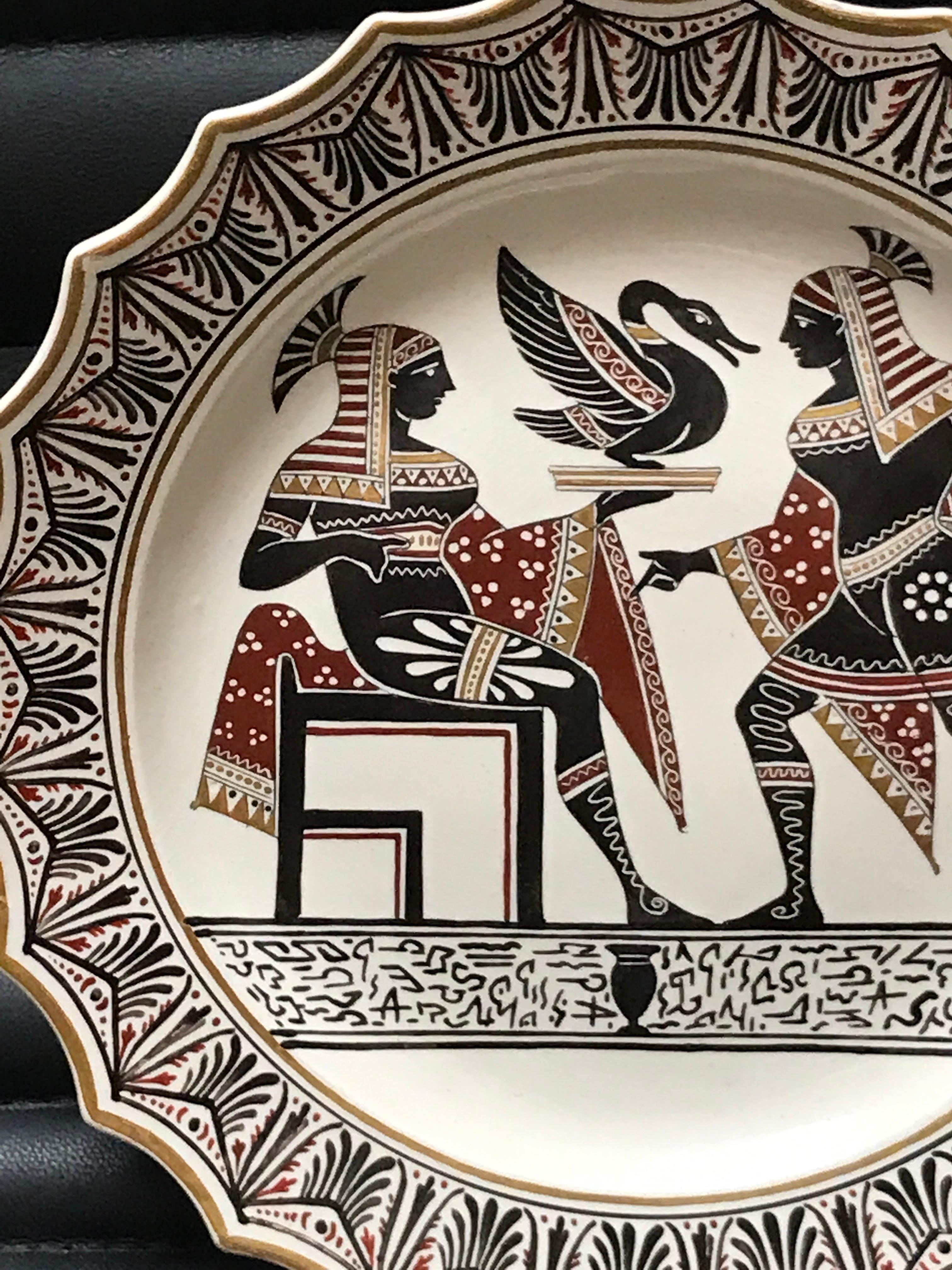 Giustiniani Egyptomania-Keramikteller mit vergoldeten Akzenten, Urne (Italienisch) im Angebot
