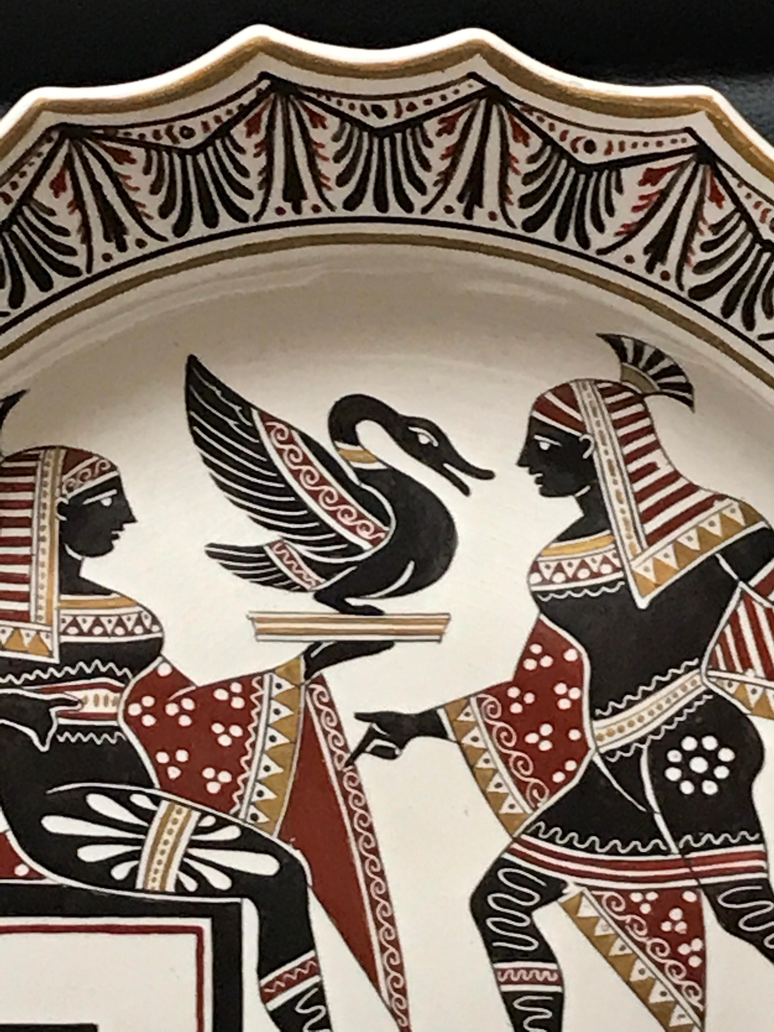 Giustiniani Egyptomania-Keramikteller mit vergoldeten Akzenten, Urne (Töpferwaren) im Angebot