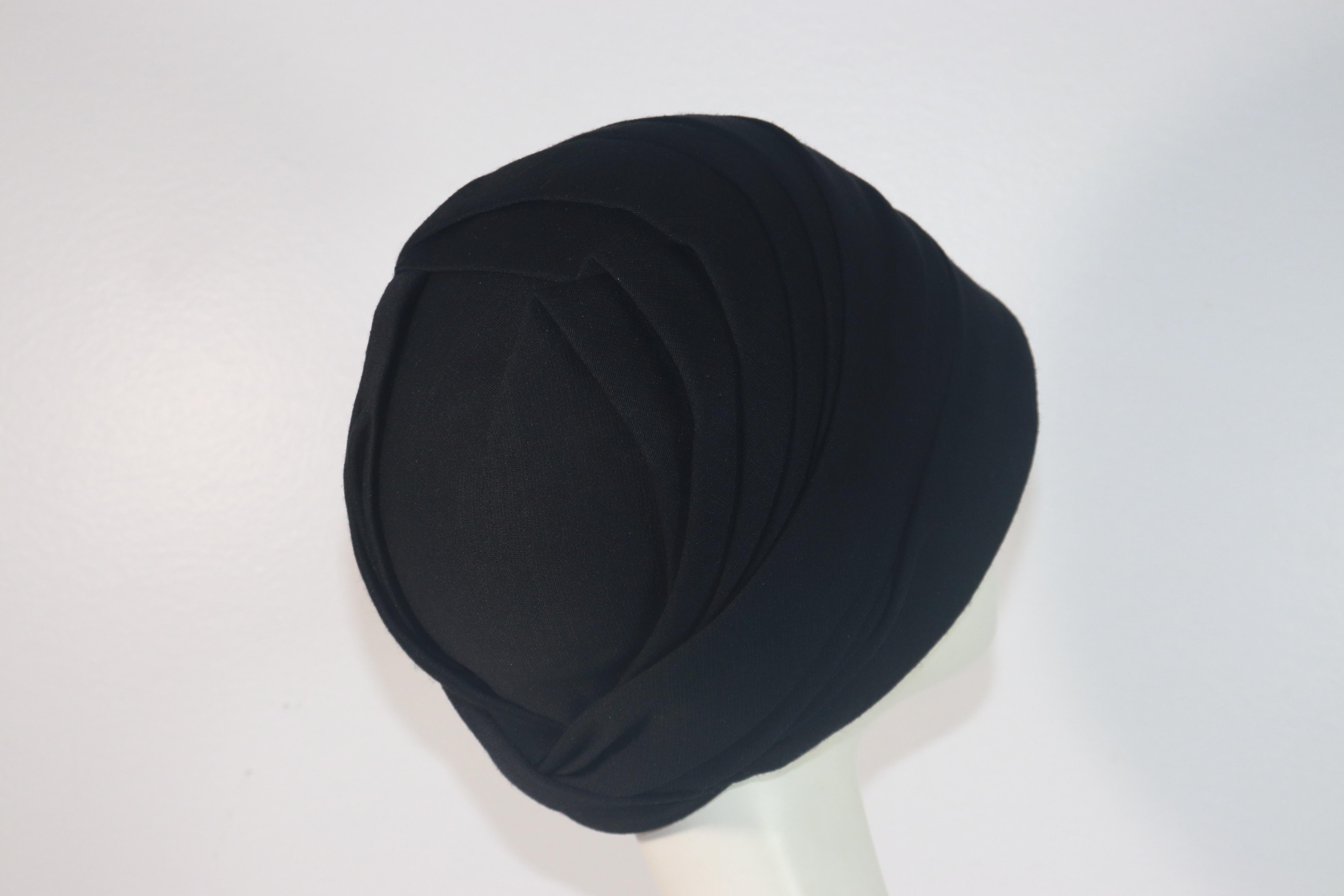 Donna GIVENCHY 1960S Cappello a turbante plissettato in jersey di lana nero in vendita