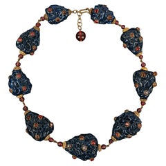 Collana Givenchy 1960 in metallo dorato con smalto blu e perle di vetro